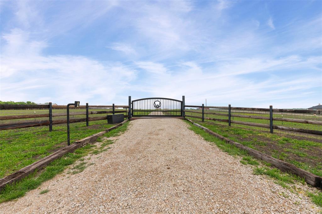 201 W Road Waxahachie, TX 75165 - Photo 28 of 40 a view of a backyard