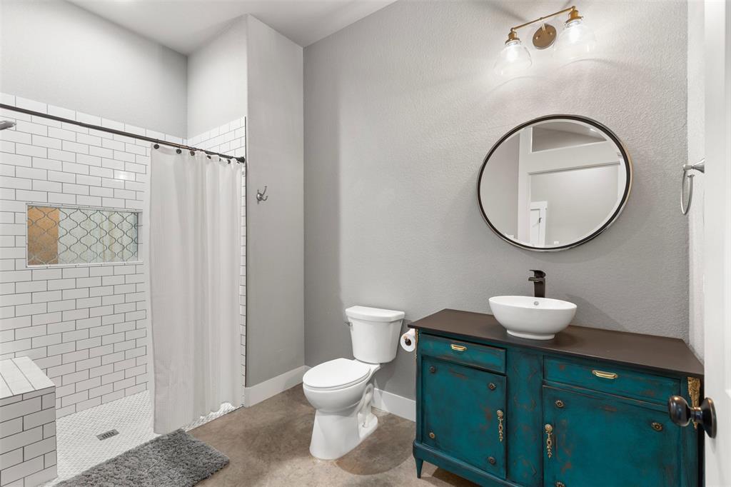 201 W Road Waxahachie, TX 75165 - Photo 38 of 40 a bathroom with a toilet sink and mirror