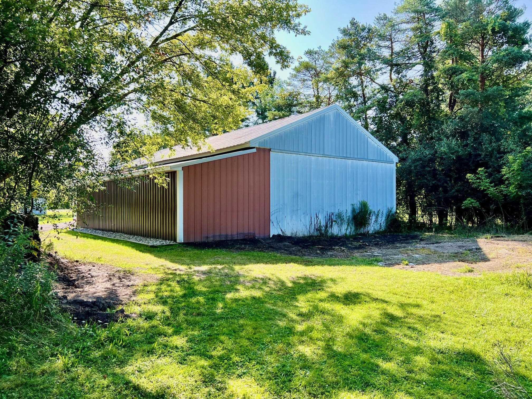 3675 Hackett Road Saginaw, MI 48603 - Photo 21 of 31 50167217-AE1A2820-8064-4EC7-8315-CBD4F5A39C0A.JPG