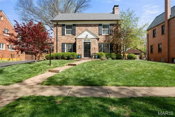 $1,050,000 | 7447 York Drive, Clayton, MO 63105