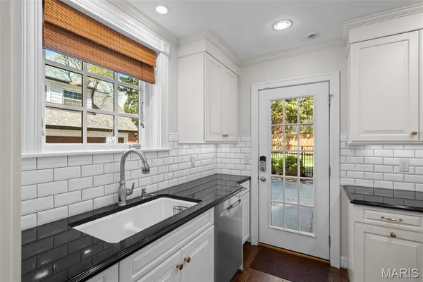 $1,050,000 | 7447 York Drive, Clayton, MO 63105