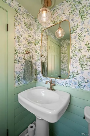 $1,050,000 | 7447 York Drive, Clayton, MO 63105