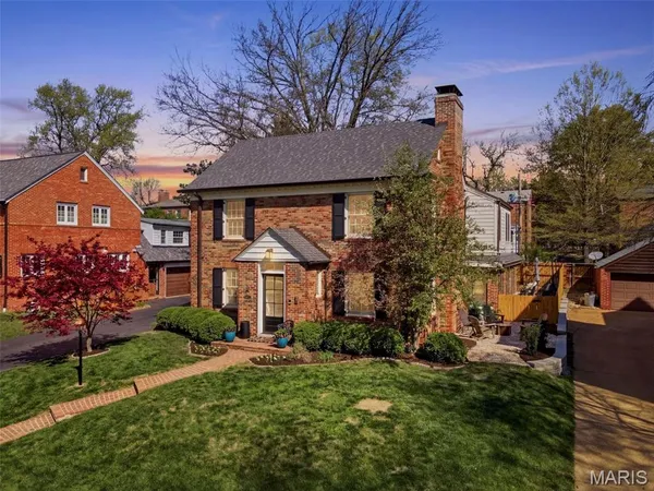 $1,050,000 | 7447 York Drive, Clayton, MO 63105