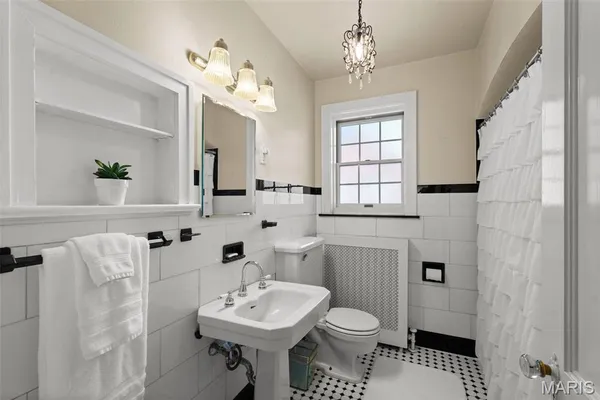 $1,050,000 | 7447 York Drive, Clayton, MO 63105