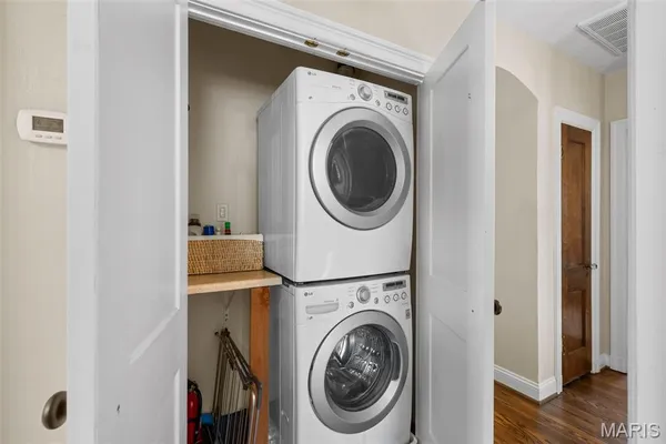 $1,050,000 | 7447 York Drive, Clayton, MO 63105