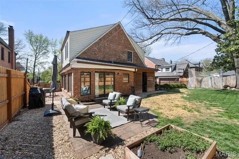 $1,050,000 | 7447 York Drive, Clayton, MO 63105