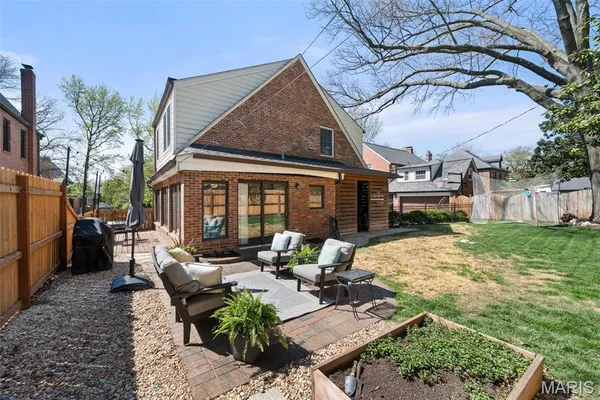 $1,050,000 | 7447 York Drive, Clayton, MO 63105