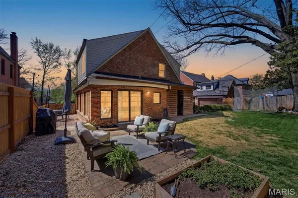 $1,050,000 | 7447 York Drive, Clayton, MO 63105