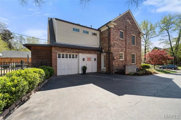 $1,050,000 | 7447 York Drive, Clayton, MO 63105