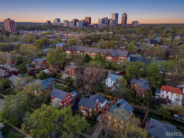 $1,050,000 | 7447 York Drive, Clayton, MO 63105