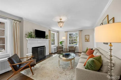 $1,050,000 | 7447 York Drive, Clayton, MO 63105