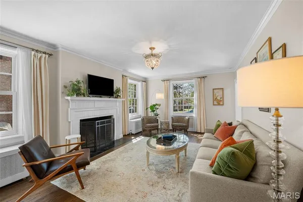 $1,050,000 | 7447 York Drive, Clayton, MO 63105