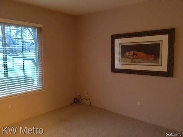 29652 Middlebelt Road, Unit 1402 Farmington Hills, MI 48334 - Photo 6 of 12