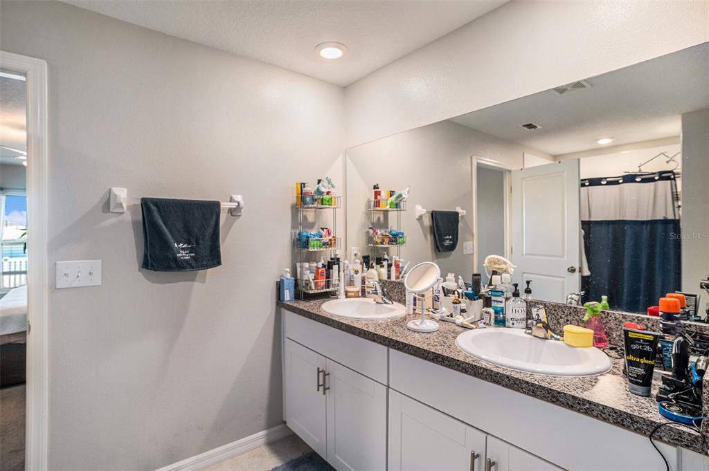 9731 Lemon Drop Loop Ruskin, FL 33573 - Photo 15 of 17