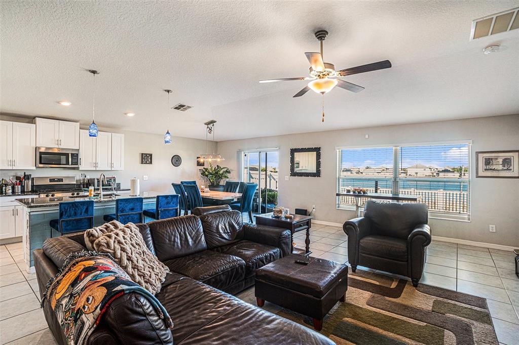 9731 Lemon Drop Loop Ruskin, FL 33573 - Photo 8 of 17