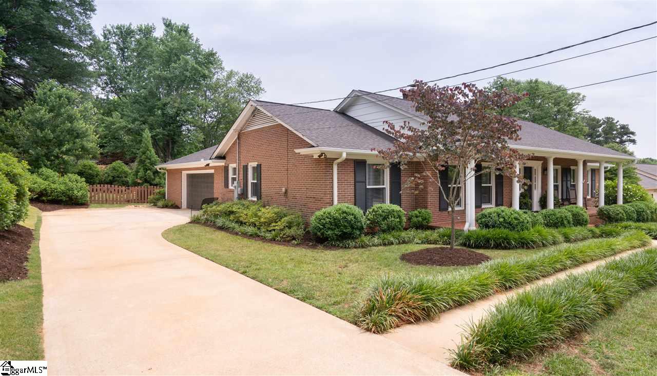813 Wembley Road Greenville, SC 29607 - Photo 4 of 34