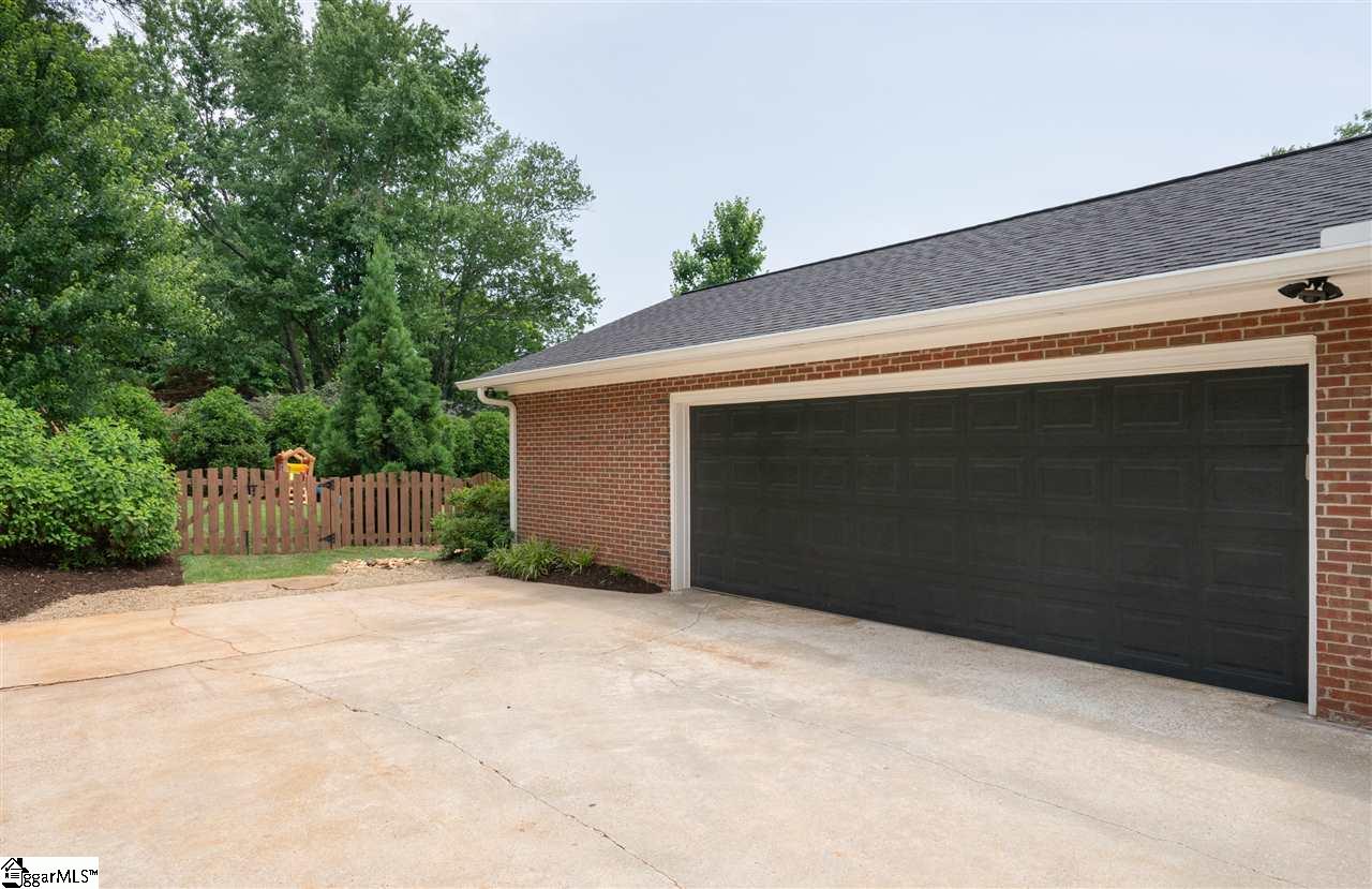 813 Wembley Road Greenville, SC 29607 - Photo 5 of 34