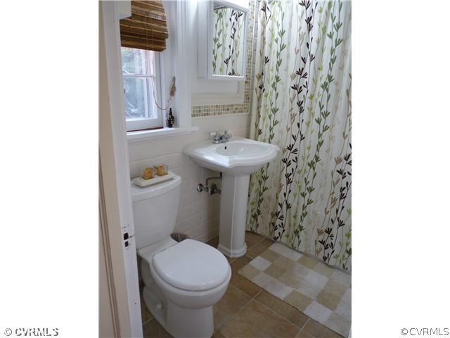 910 Pine Ridge Road Richmond, VA 23226 - Photo 8 of 12 Other - Upstairs full bath