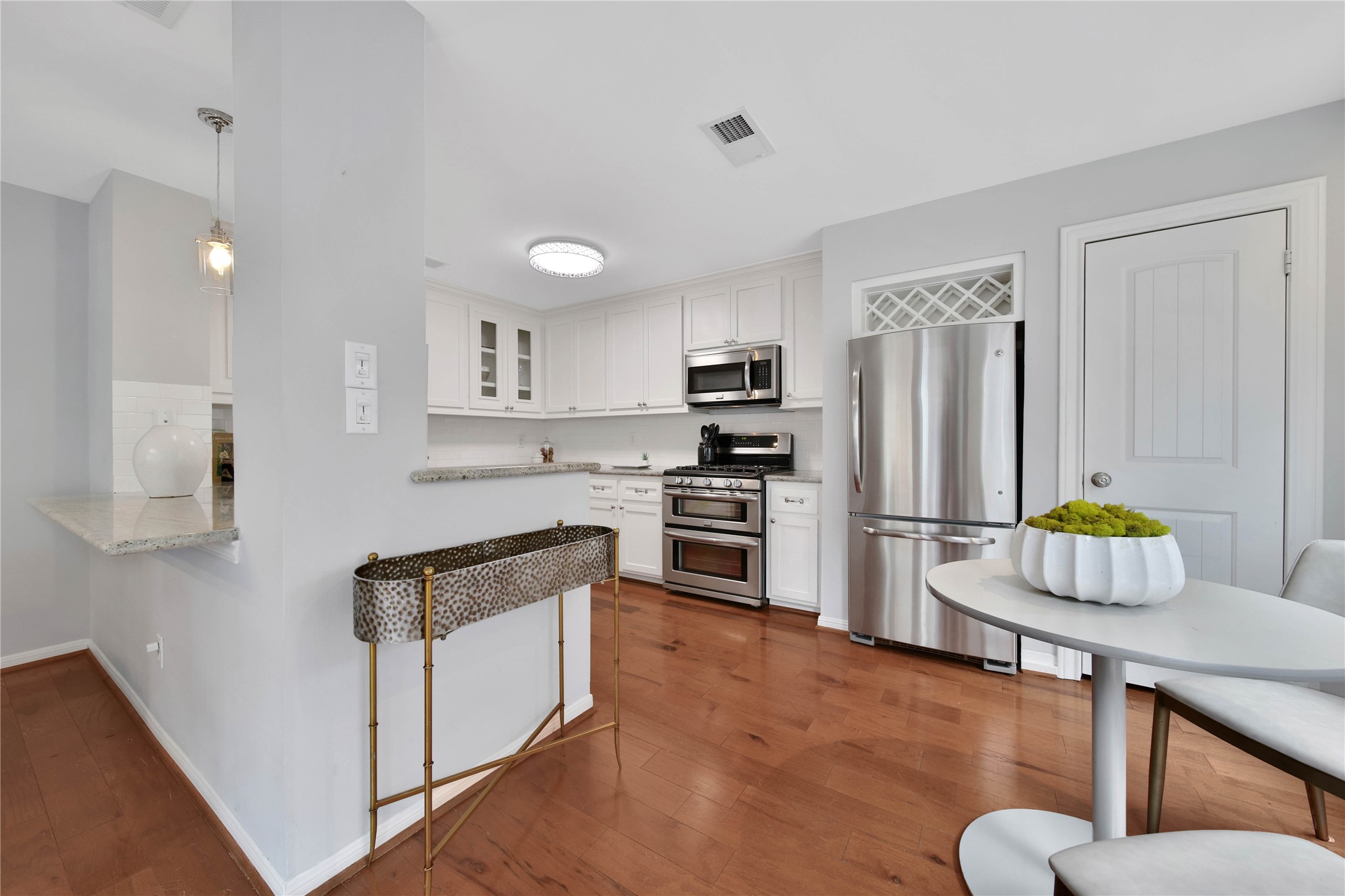 1937 Norfolk Street Houston, TX 77098 - Photo 10 of 44