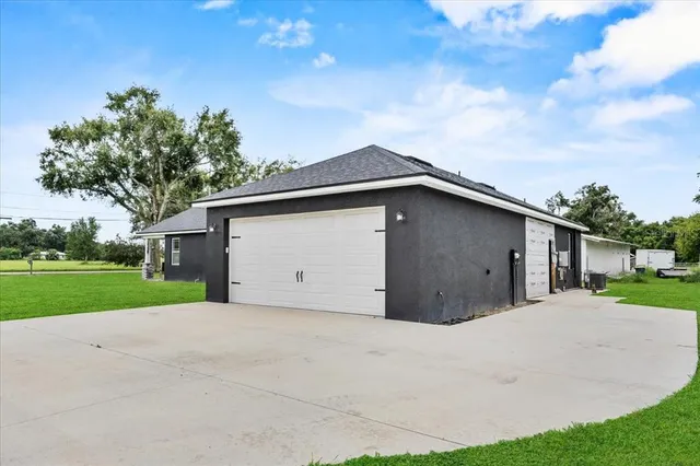 a view of garage with green space