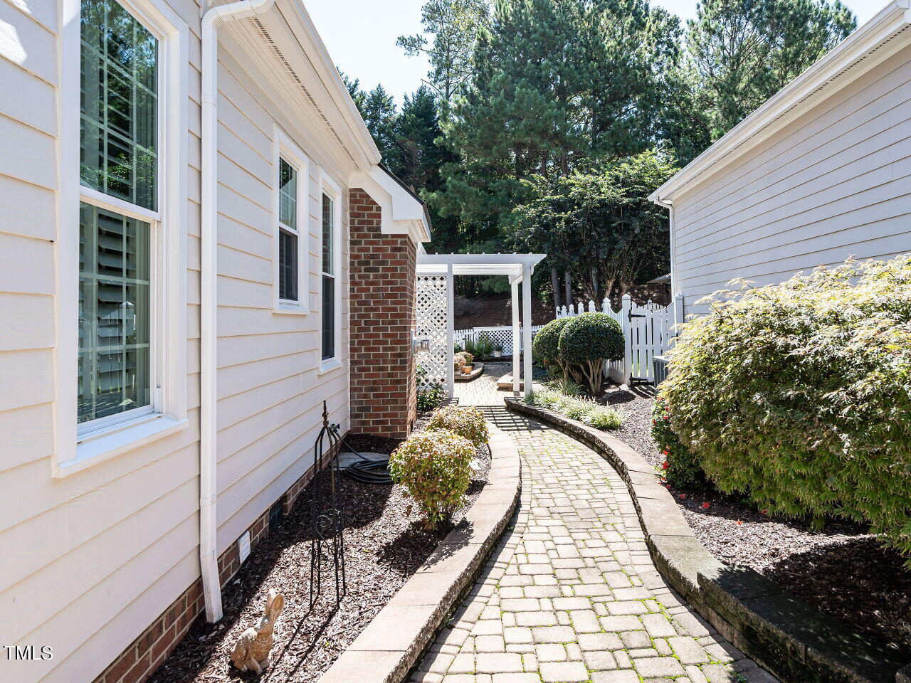 113 Kingsport Road Holly Springs, NC 27540 - Photo 31 of 31 003-1280x960-side-courtyard