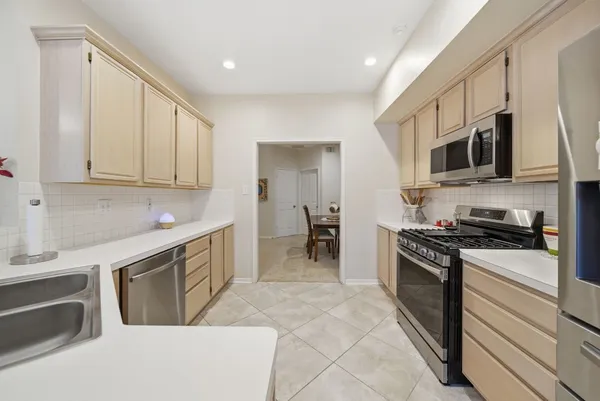 $359,900 | 74 Lakeridge Drive, The Woodlands, TX 77381