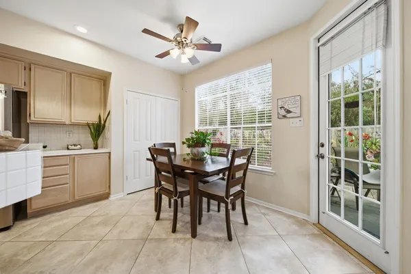 $359,900 | 74 Lakeridge Drive, The Woodlands, TX 77381