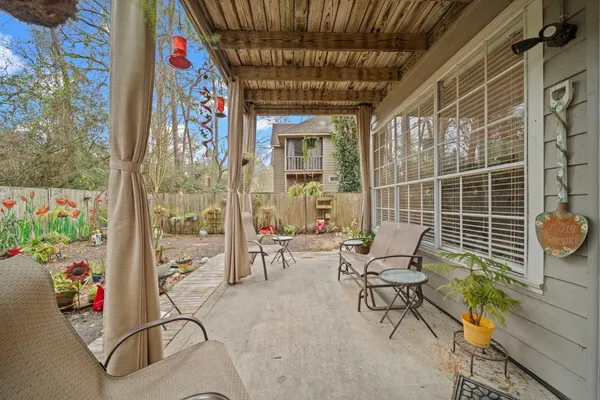 $359,900 | 74 Lakeridge Drive, The Woodlands, TX 77381