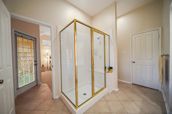 $359,900 | 74 Lakeridge Drive, The Woodlands, TX 77381