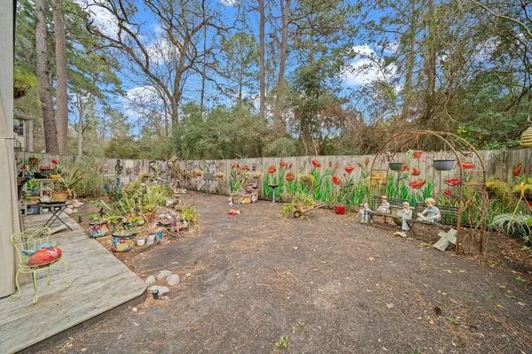 $359,900 | 74 Lakeridge Drive, The Woodlands, TX 77381