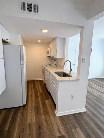 $1,195 | 4020 Rawlins Street, Unit 203, Dallas, TX 75219