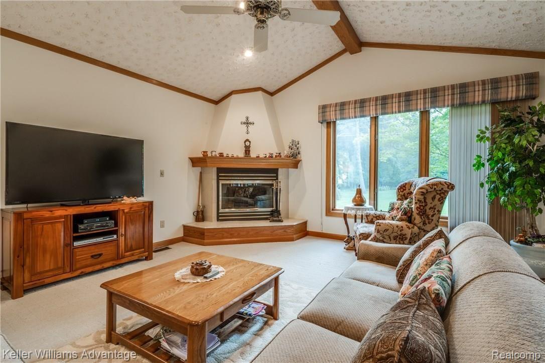 18505 Van Road Livonia, MI 48152 - Photo 14 of 37 Interiors (20 of 59).jpg