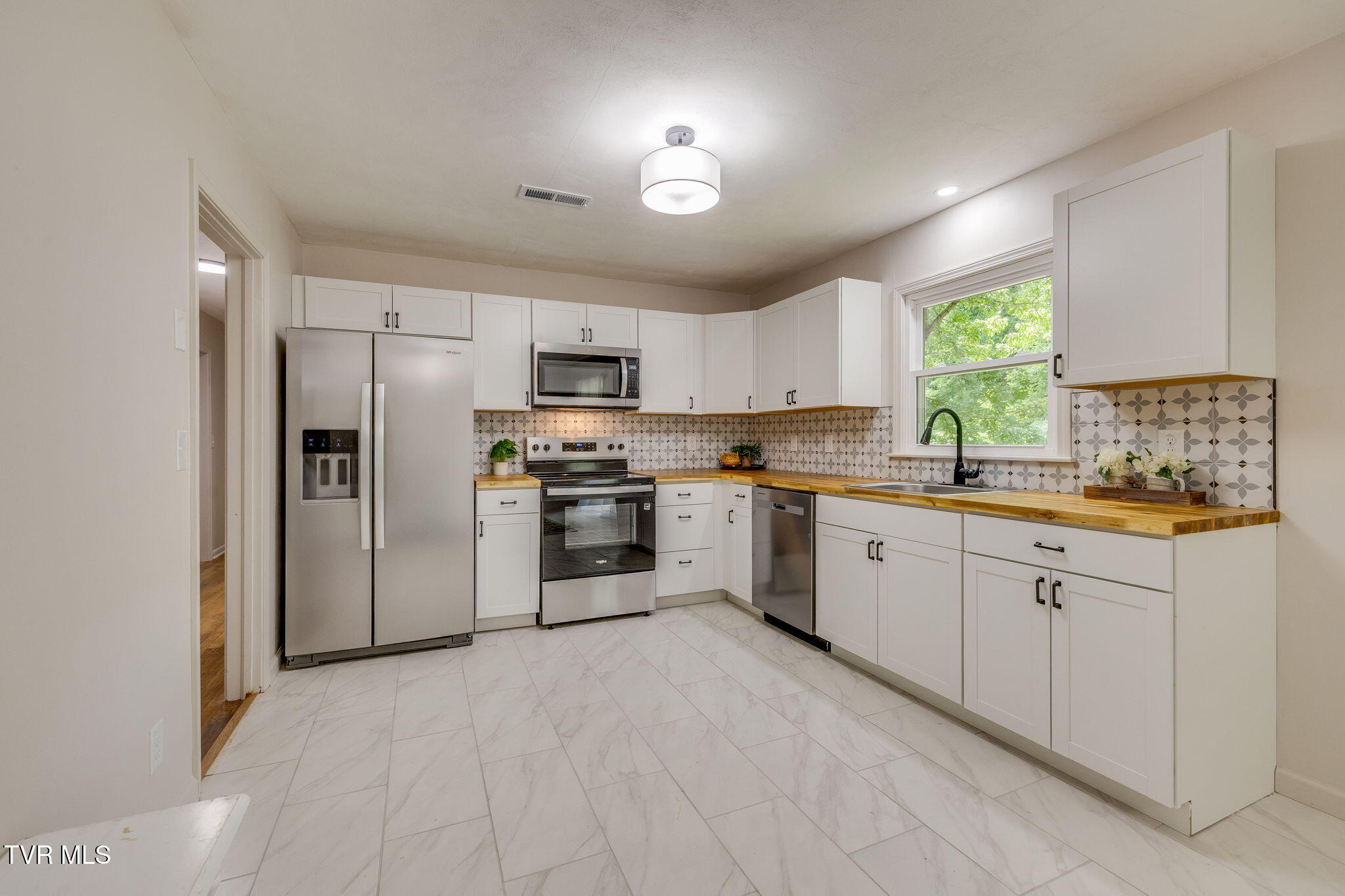 151 Taylortown Road Johnson City, TN 37601 - Photo 8 of 26 010