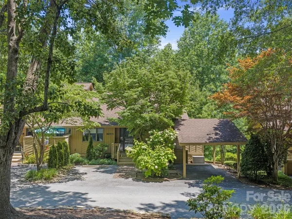 $379,900 | 301 White Oak Drive, Hendersonville, NC 28791