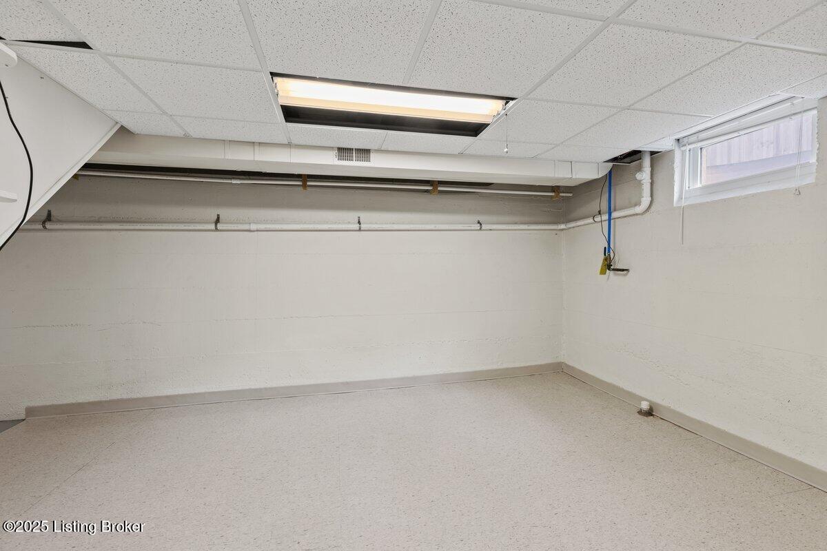 3531 Graham Road Louisville, KY 40207 - Photo 21 of 30 Craft/hobby room in basement