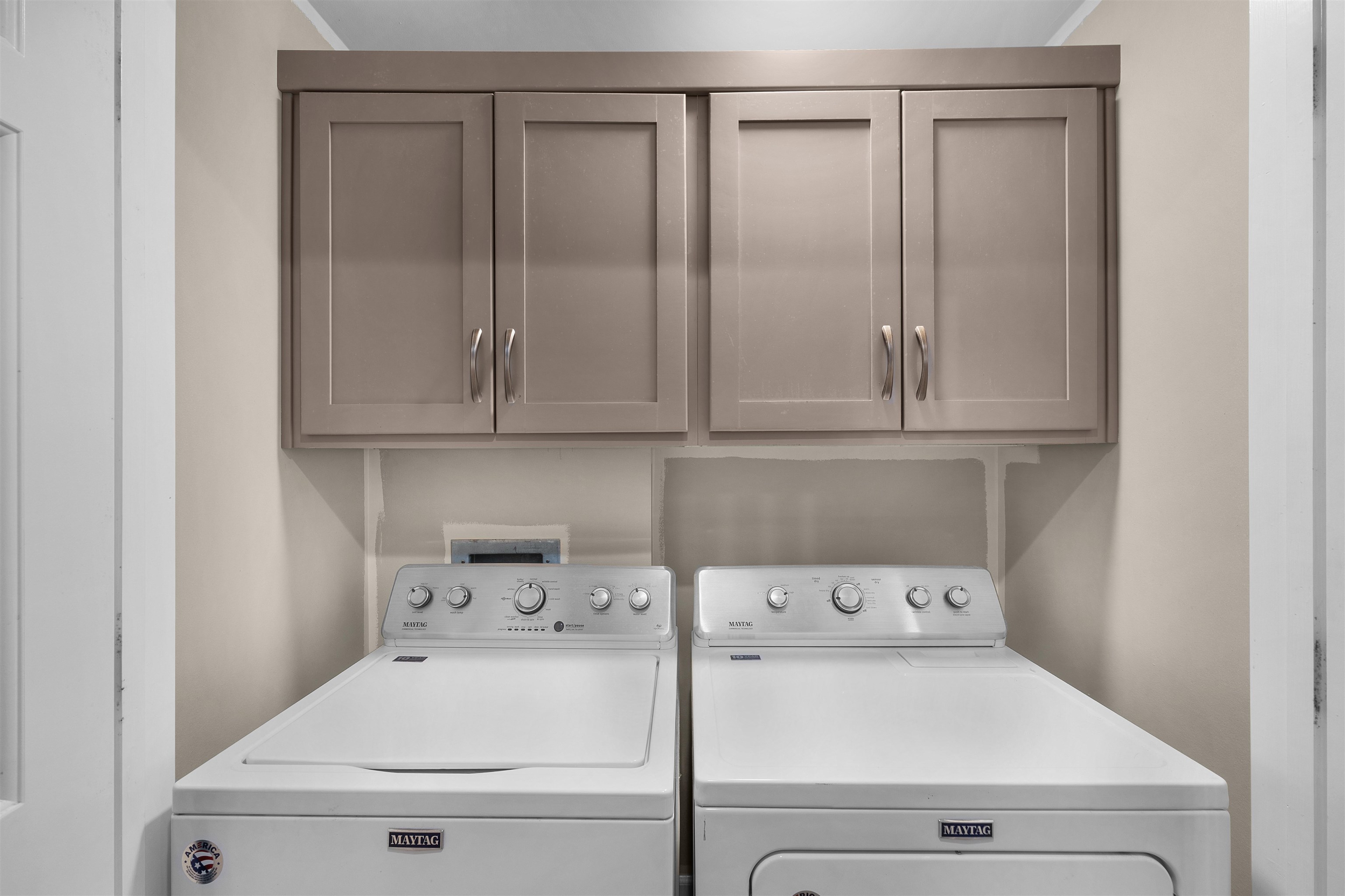 323 Cr 380 Road, Unit P 506 Iuka, MS 38852 - Photo 15 of 21 Laundry area with cabinet space and washer and dryer