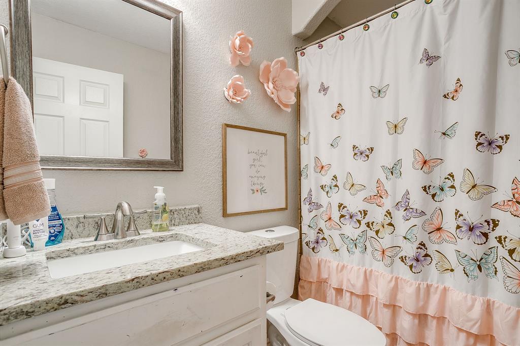 4017 Midway Road Weatherford, TX 76085 - Photo 19 of 40 2nd Full bathroom with built in cabinets and tiled shower/tub