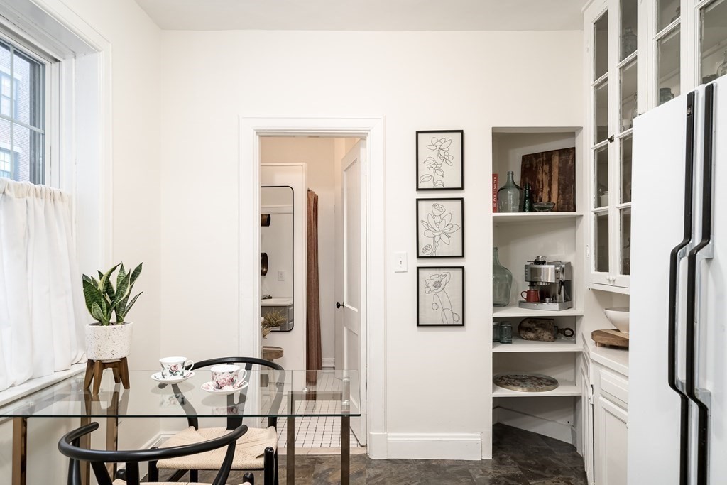986 Memorial Drive, Unit 404 Cambridge, MA 02138 - Photo 19 of 41 a dining room with furniture and window