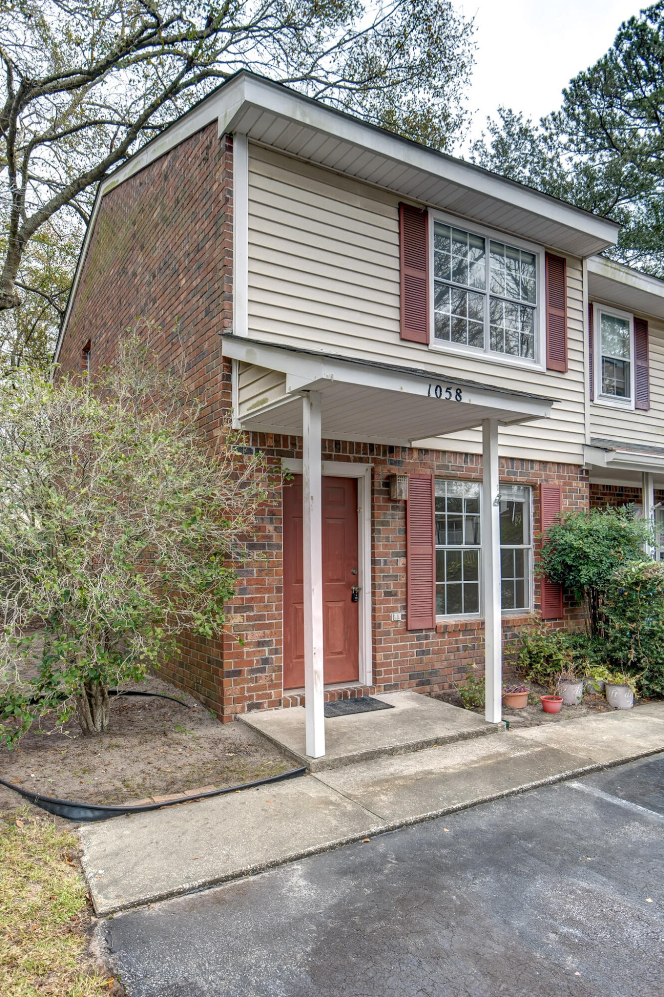 1058 Hunters Trace Mount Pleasant, SC 29464 - Photo 2 of 27 25-DSC_9196_197_198_199_200