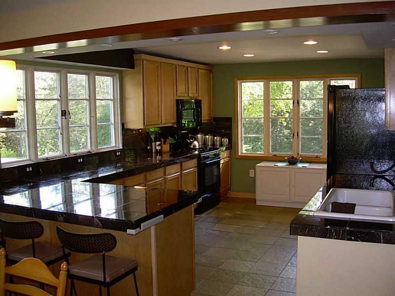 725 East Pike Road Indiana, PA 15701 - Photo 11 of 25 Kitchen.