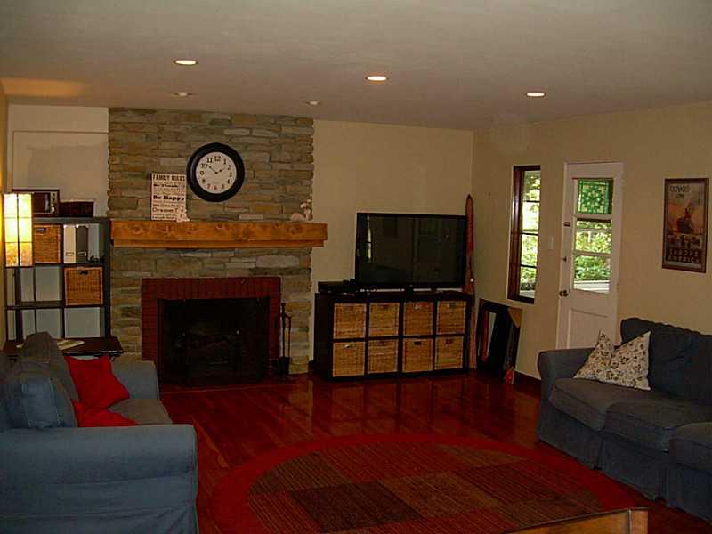725 East Pike Road Indiana, PA 15701 - Photo 6 of 25 Living Room.