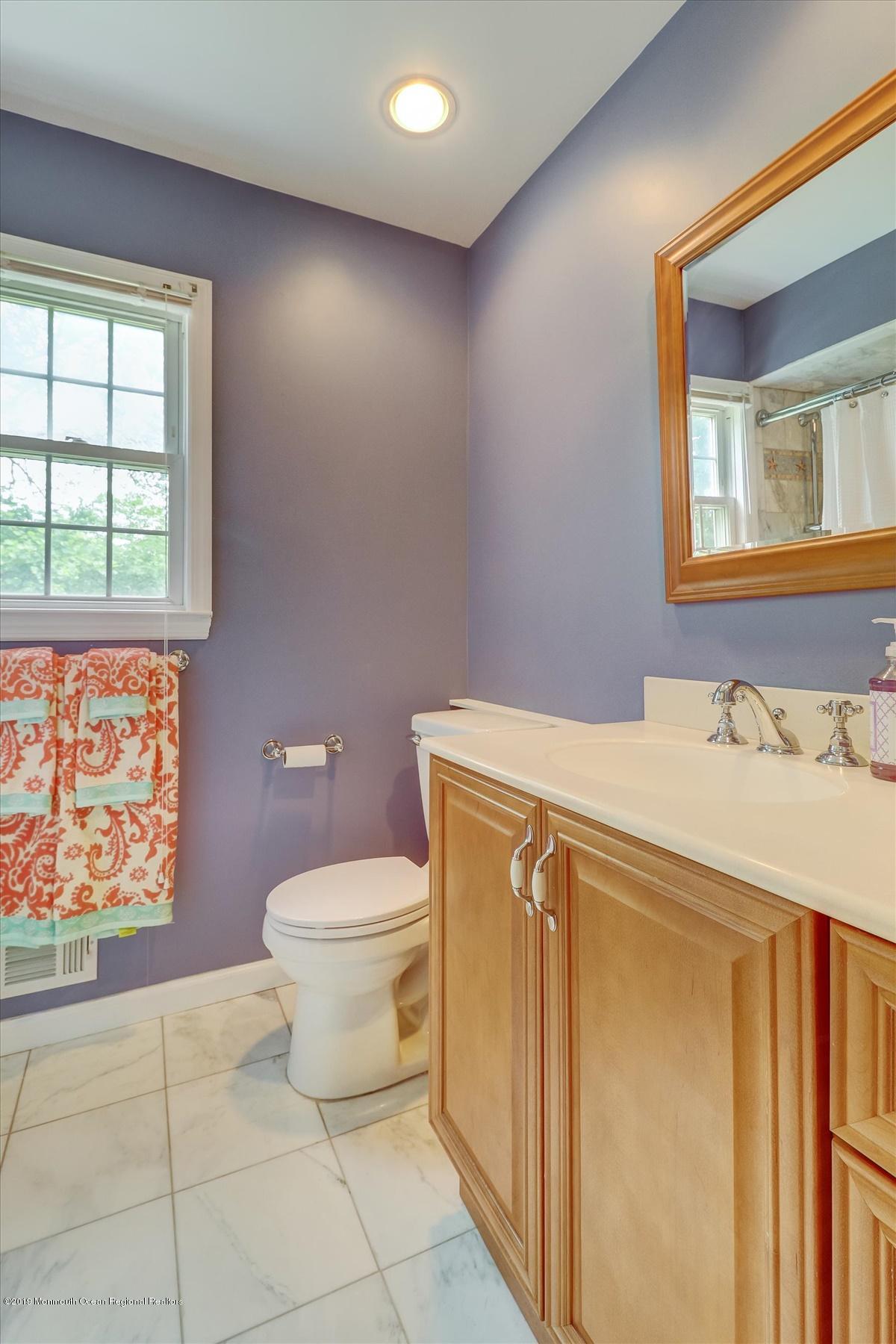 98 Wallace Road Middletown, NJ 07748 - Photo 22 of 26 24-Bathroom upstairs