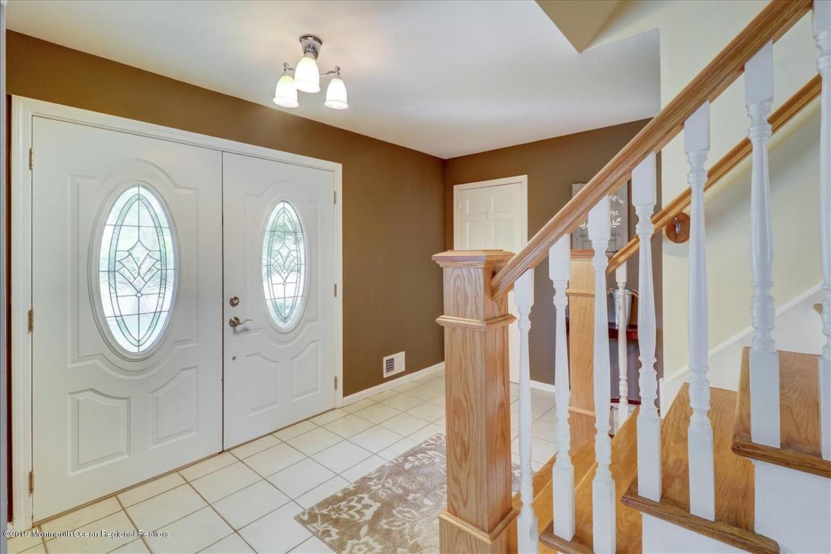 98 Wallace Road Middletown, NJ 07748 - Photo 4 of 26 03-Foyer
