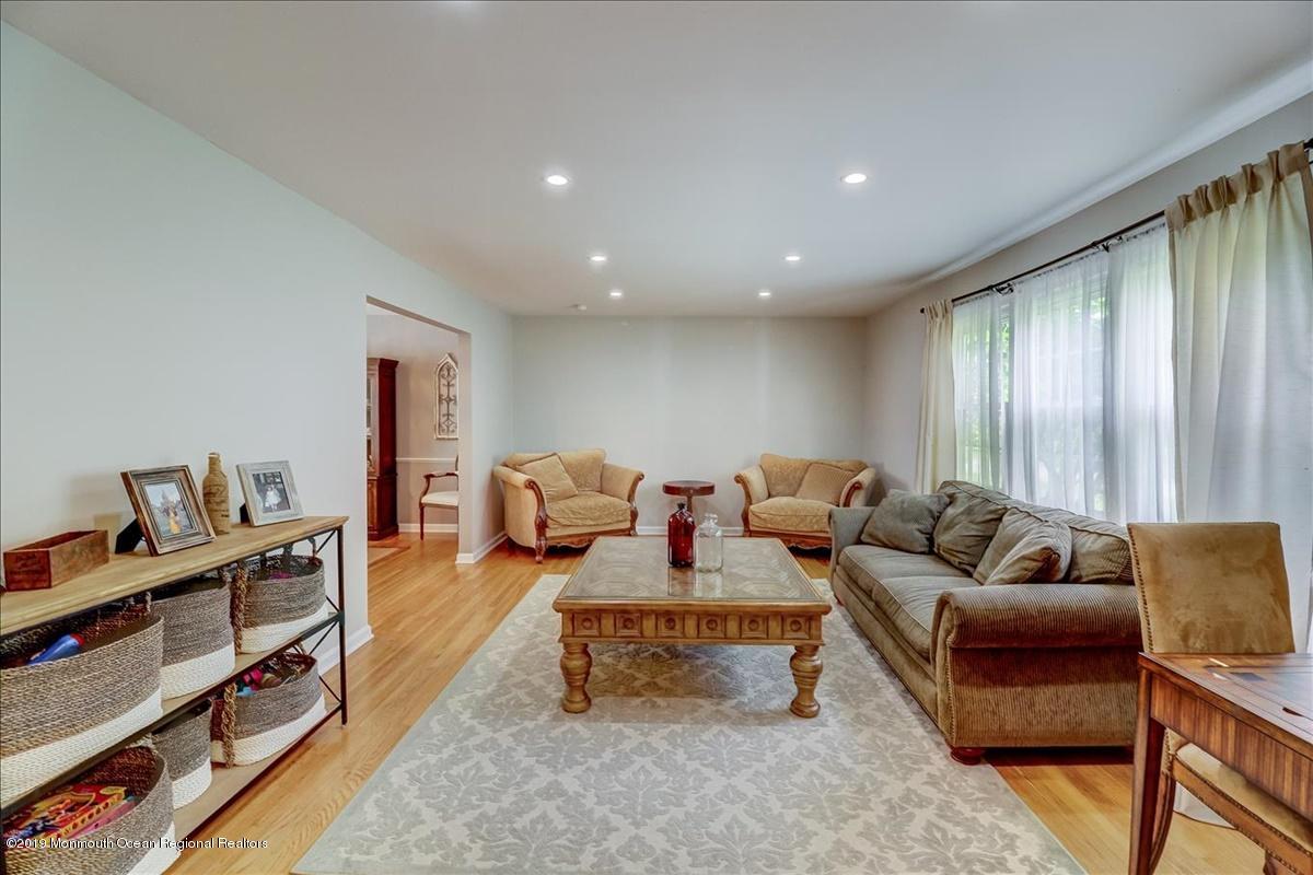 98 Wallace Road Middletown, NJ 07748 - Photo 5 of 26 04-Living room