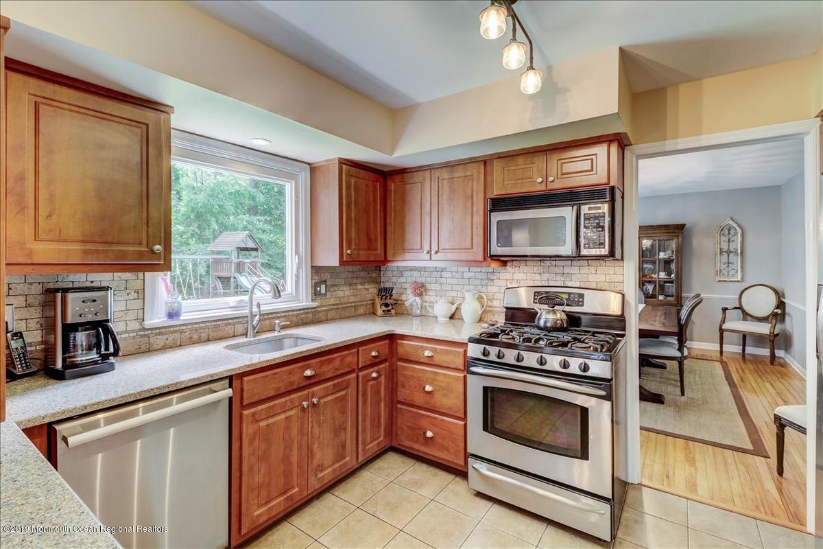 98 Wallace Road Middletown, NJ 07748 - Photo 10 of 26 09-Kitchen