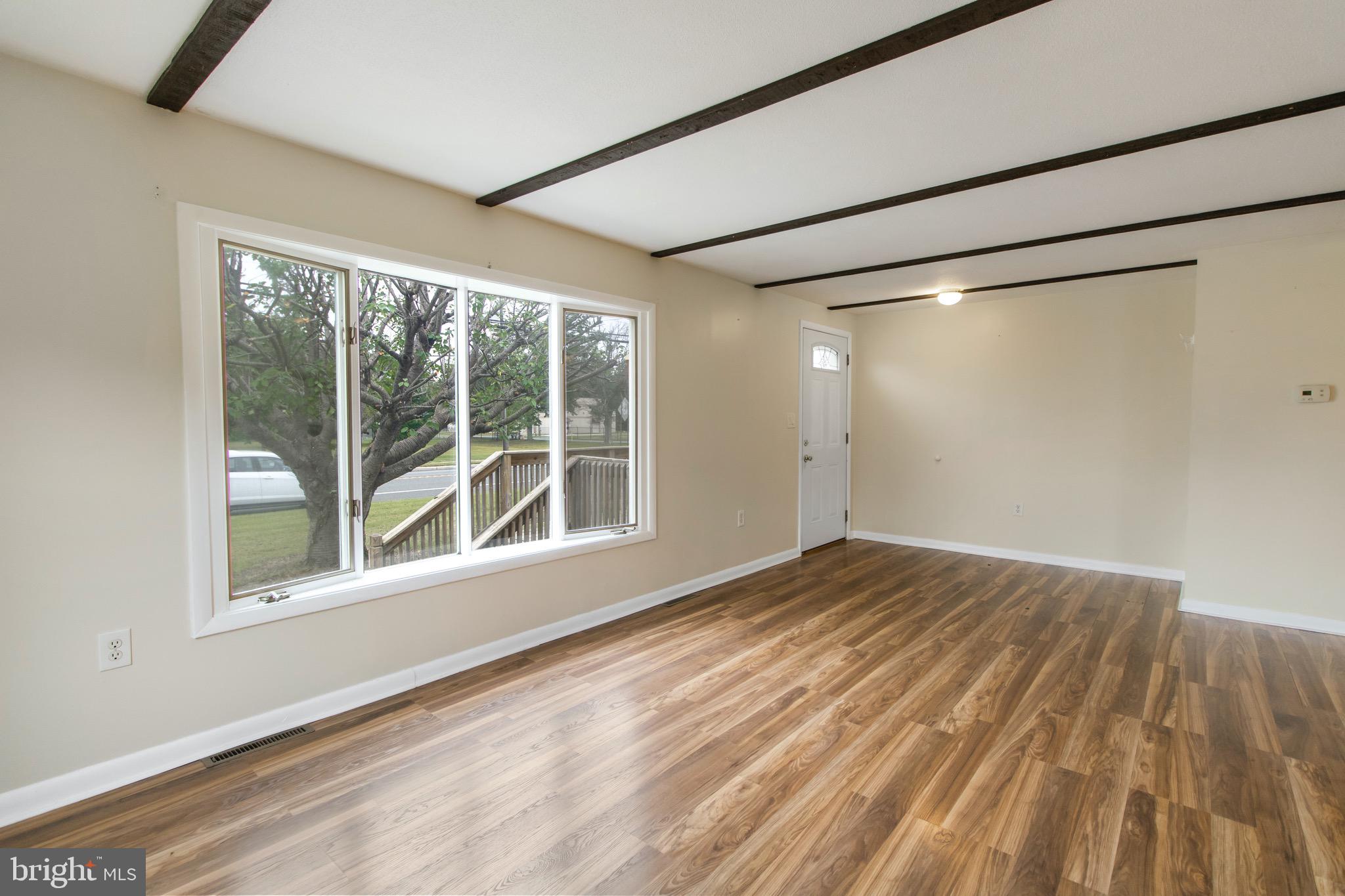 375 Harding Highway Carneys Point, NJ 08069 - Photo 4 of 13 Living Room