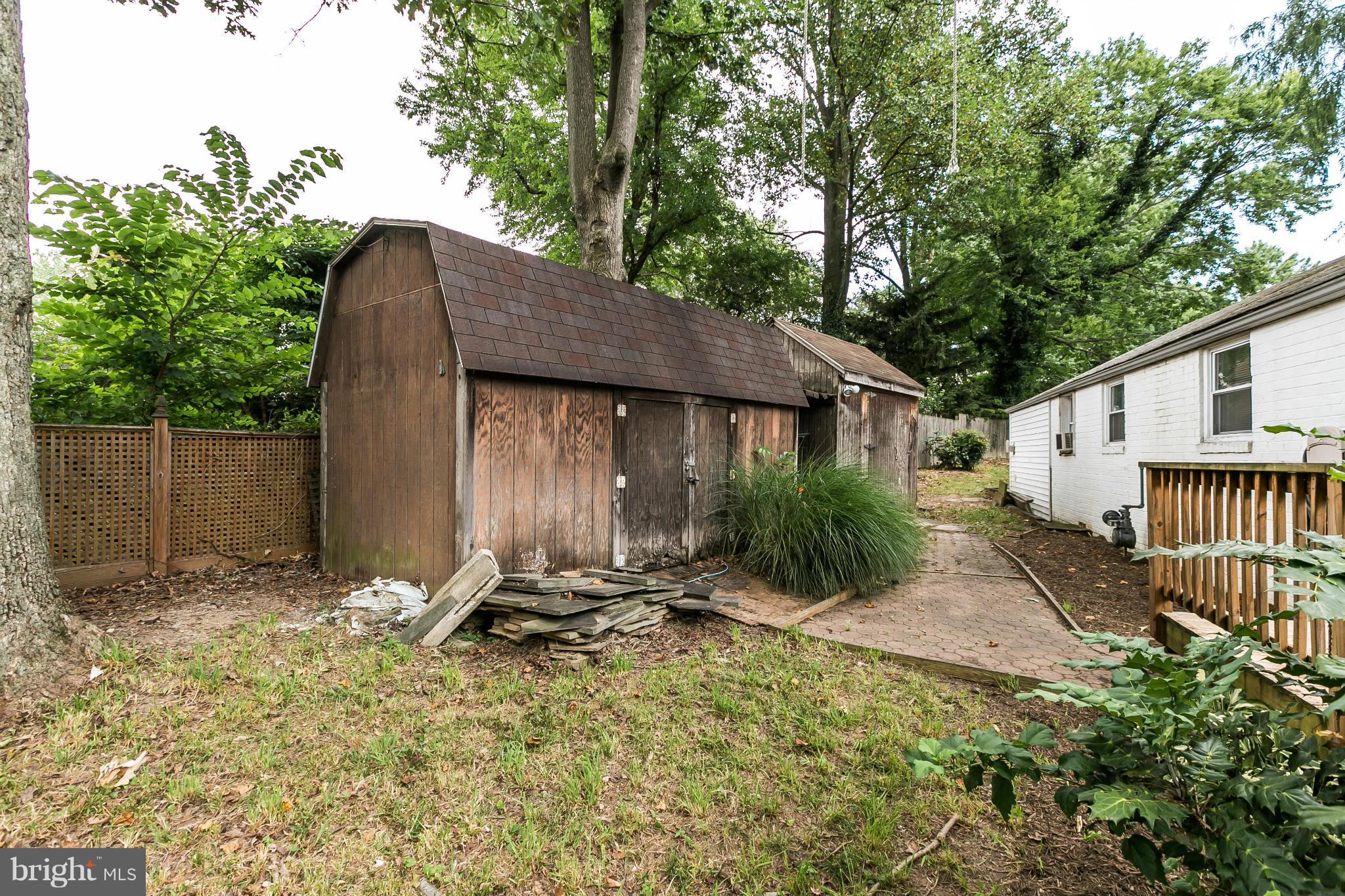 2907 Weisman Road Silver Spring, MD 20902 - Photo 27 of 30 a backyard of a house with table and chairs