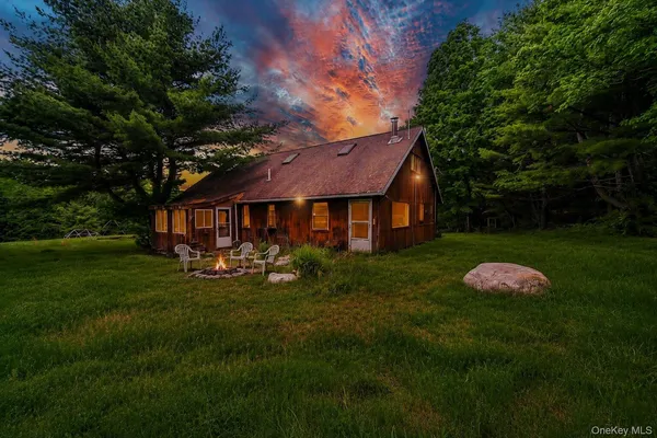 $695,000 | 101 Red Star Road, Greenfield Park, NY 12435
