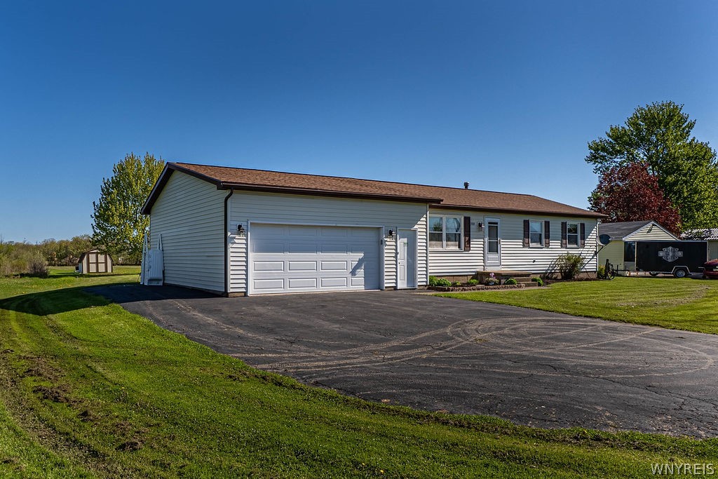 3889 Slusaric Road Wheatfield, NY 14120 - Photo 2 of 50