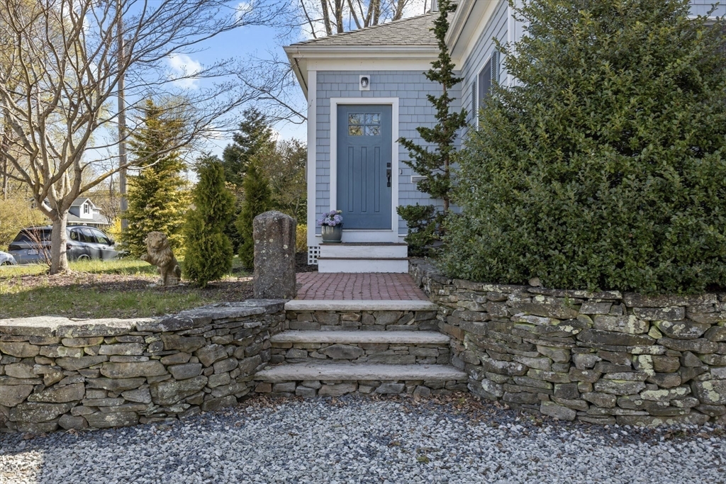 32 Everett Road Bourne, MA 02532 - Photo 3 of 33 Gallery Image 3